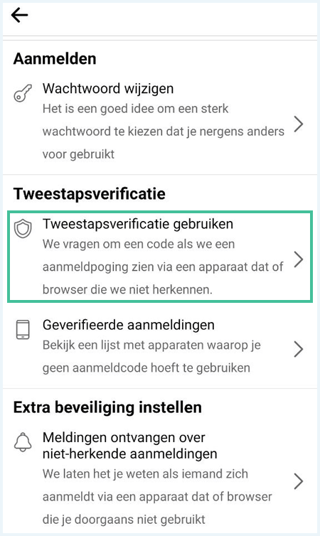 Een menu in de Facebook app waarbij "Tweestapsverificatie gebruiken" is uitgelicht
