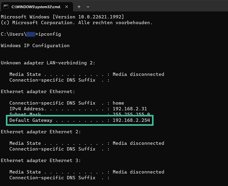 Zwart scherm van command prompt in Windows met allerlei informatie en default gateway uitgelicht