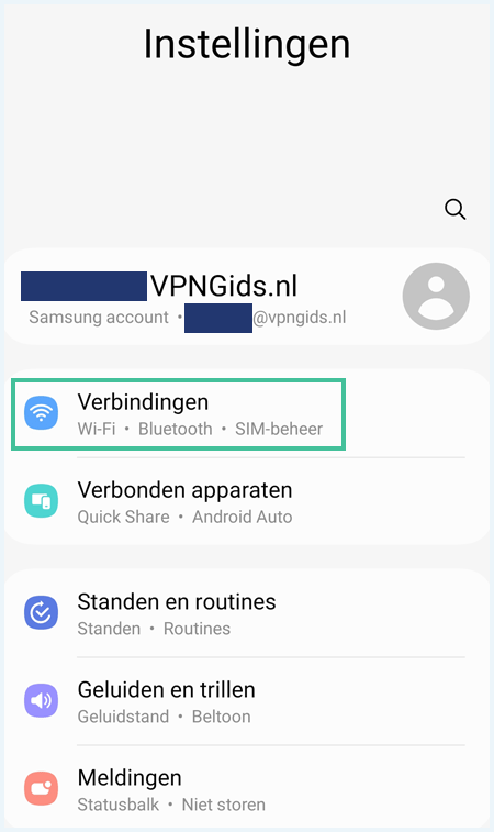 Instellingenmenu van een Samsung Galaxy met het onderdeel 'Verbindingen' uitgelicht.