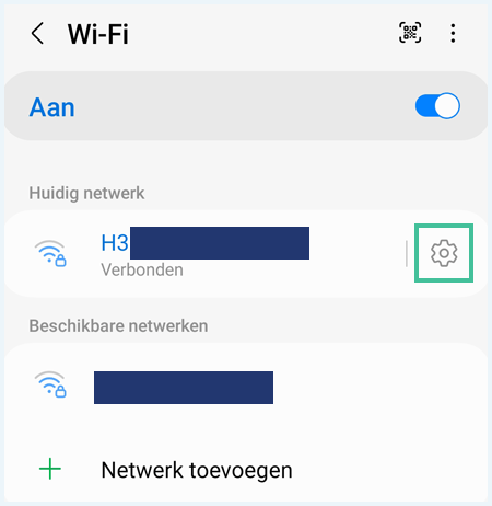 Overzicht van wifi-verbindingen op een Samsung Galaxy met het tandwiel achter de huidige verbinding uitgelicht