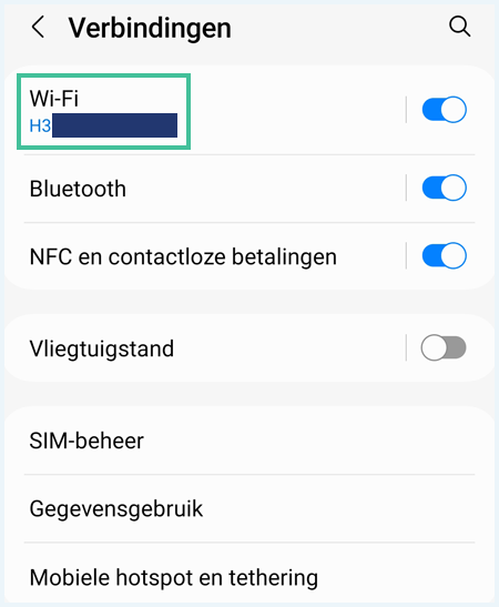 Het menu 'Verbindingen' op een Samsung Galaxy met de netwerken geblurd