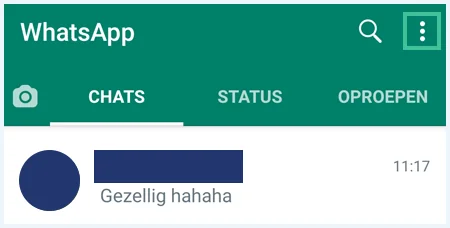 WhatsApp homescherm waarbij de drie puntjes die leiden naar de instellingen is uitgelicht